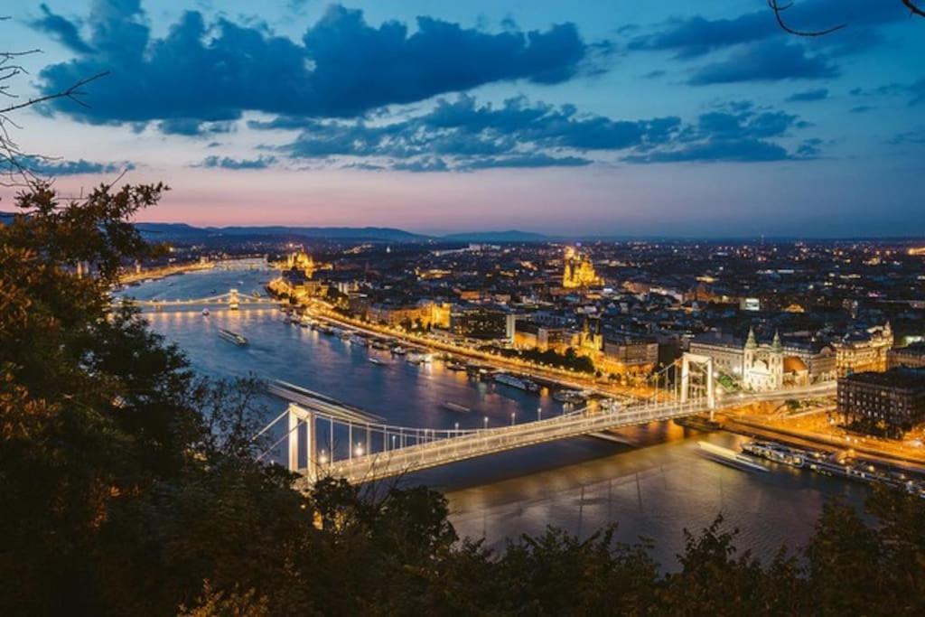 Parisian Soul In The Heart Of Budapest Bagian luar foto
