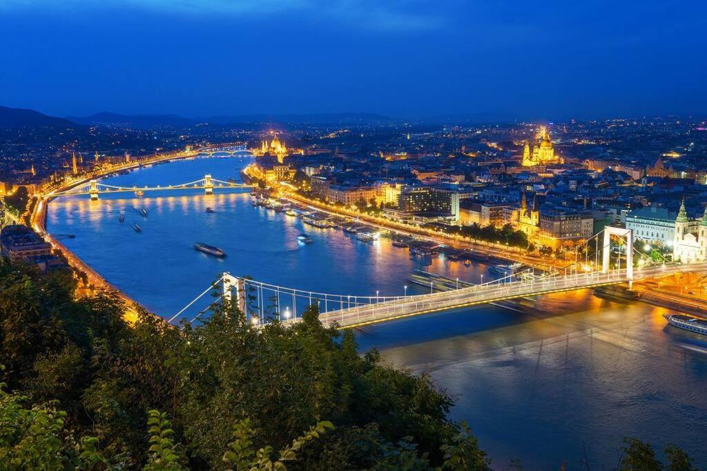 Parisian Soul In The Heart Of Budapest Bagian luar foto
